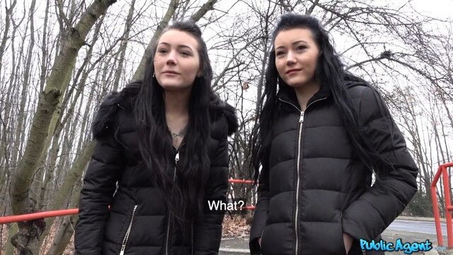 Двойняшка привела застенчивую сестру потрахаться с агентом