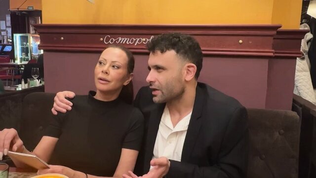 Женщина встретила друга в кафе и захотела трахаться